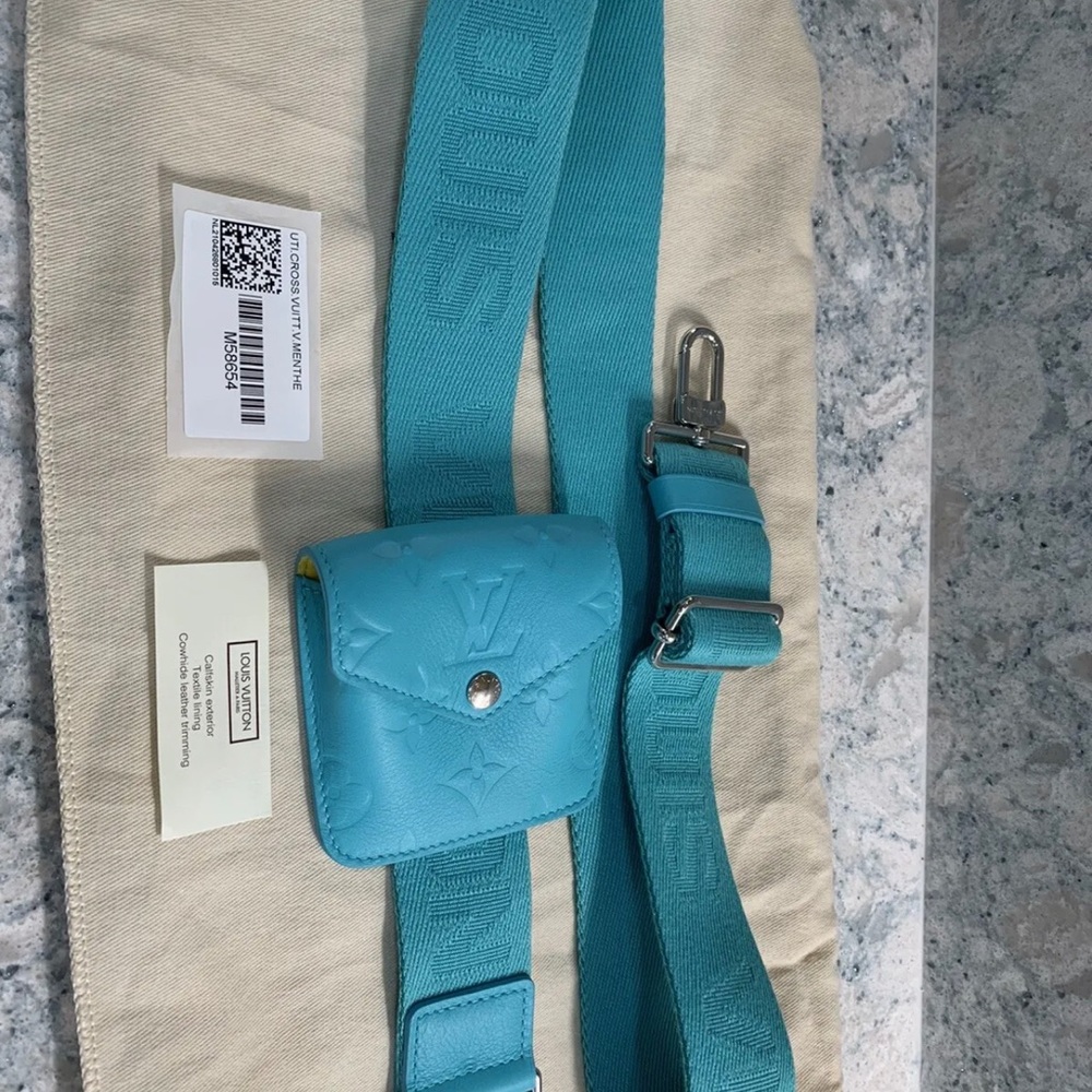 Louis Vuitton Sold Out Limited Edition Crossbody - Picture 5 of 10